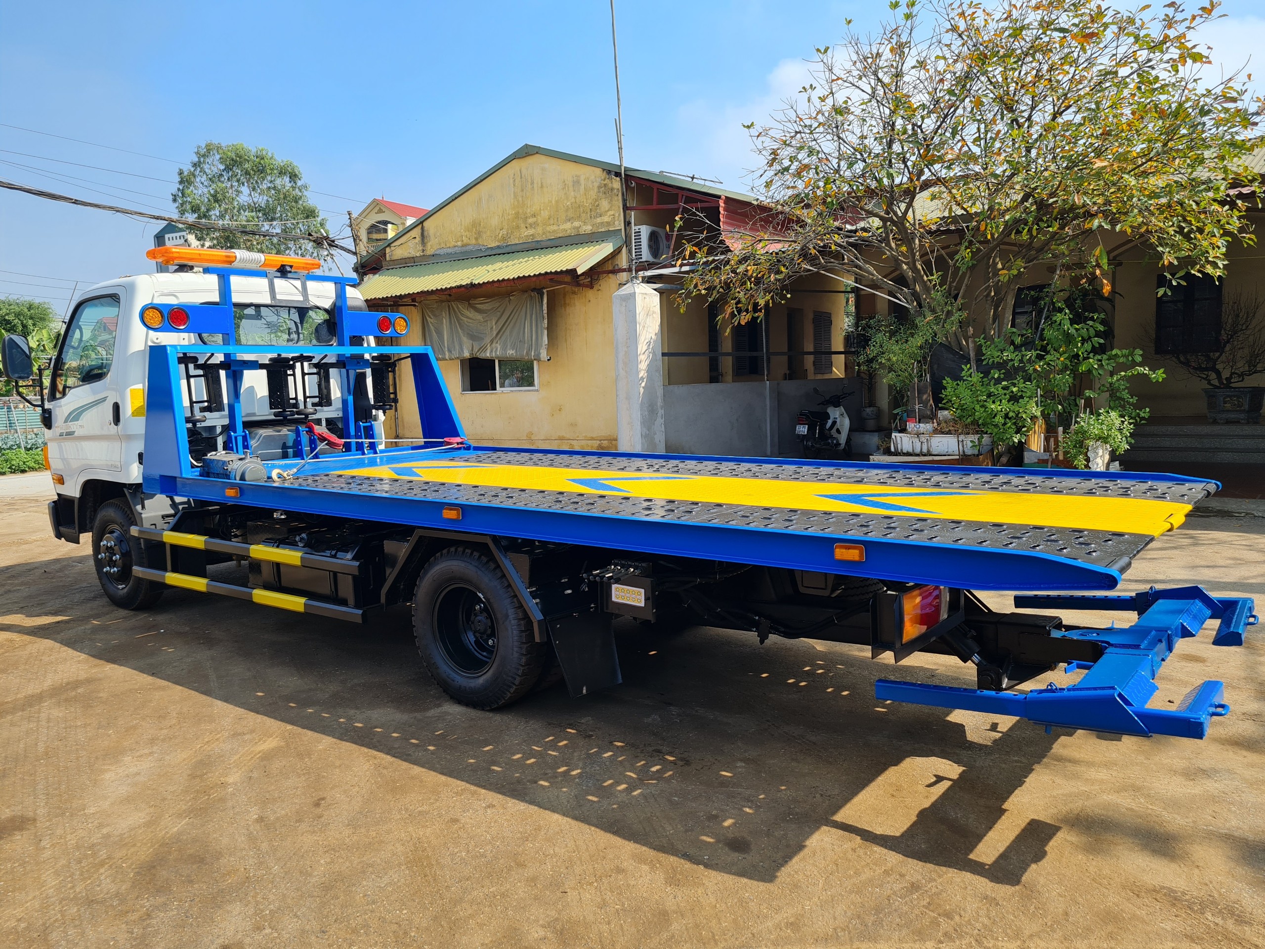 Xe cứu hộ giao thông